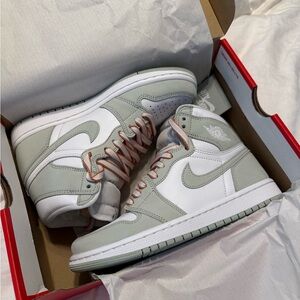 Nike Air Jordan 1 High OG in Seafoam